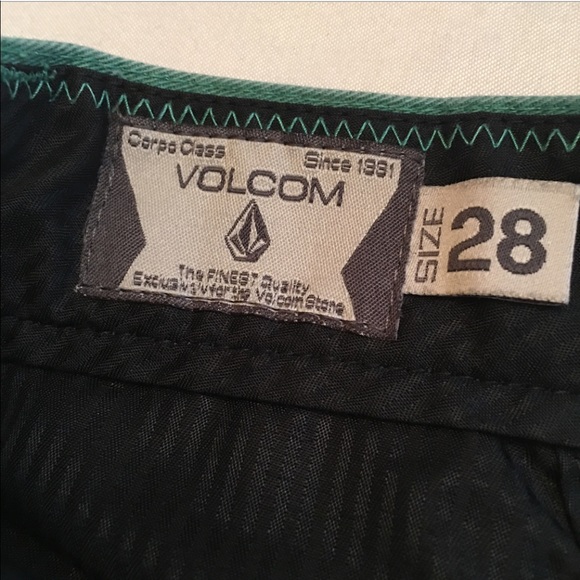 Volcom shorts - Picture 2 of 4